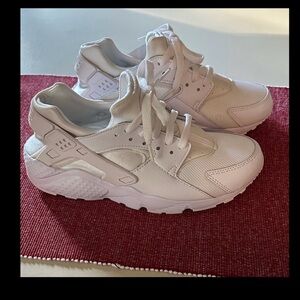 Nike Haurache Air Run Kids 6Y NEW